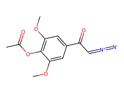 (E)-1-[4-(Acetyloxy)-3,5-dimethoxyphenyl]-2-diazonioethen-1-olate structure
