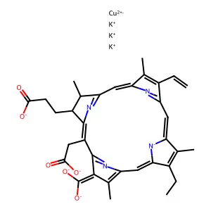 Cuprate(3-), ((7S,8S)-3-carboxy-5-(carboxymethyl)-13-ethenyl-18-ethyl-7,8-dihydro-2,8,12,17-tetramethyl-21H,23H-porphine-7-propanoato(5-)-kappaN21,kappaN22,kappaN23,kappaN24)-, potassium (1:3), (SP-4-2)- structure